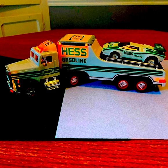 1991 “Hess” Gasoline Toy Hauler with Lamborghini Race Car - Picture 9 of 11